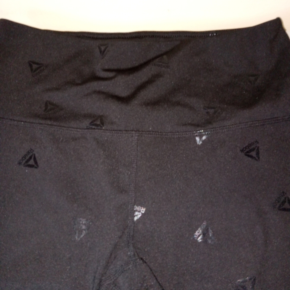 Reebok 3 Pc Bundle Capri Leggings, Shorts & Sports Bra Medium - Picture 4 of 16